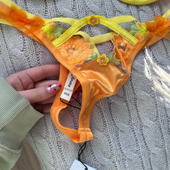 For Love and Lemons Neon Rose Embroidered SET - Picture 7 of 9